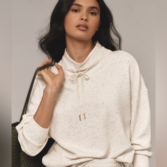 Varley Sweaters - Varley Oakdale Doublesoft Cream Sweatshirt M worn once washed once!